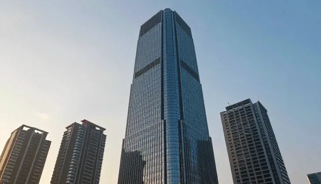 品牌管理中选型关注点的两种做法对比
